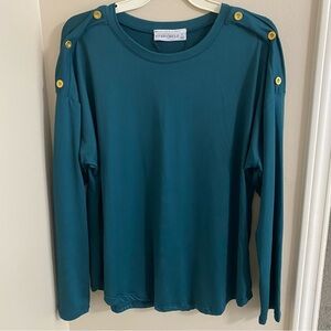 Inner Circle NWT button on shoulder top